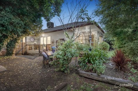 Property photo of 11 Kingsley Grove Mount Waverley VIC 3149