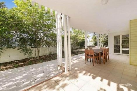 Property photo of 2/135 Gladstone Road Highgate Hill QLD 4101