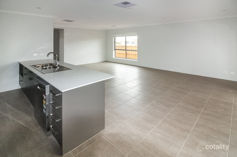 Property photo of 33 Goldeneye Circuit Werribee VIC 3030