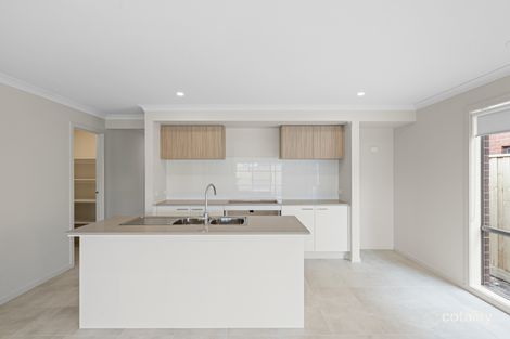 15 Sunlight Ave, Clyde North, VIC 3978