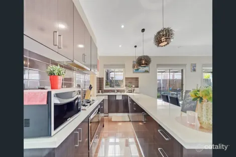 Property photo of 20 Joyfields Place Wollert VIC 3750