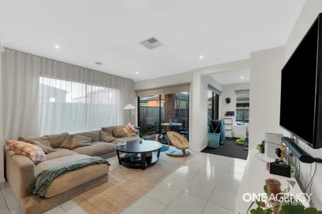 Property photo of 63 Goldeneye Circuit Werribee VIC 3030