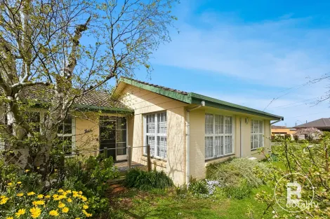 Property photo of 4 Hastings Street Wendouree VIC 3355