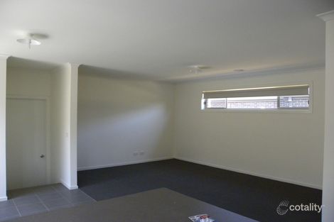 Property photo of 20 Hawkeseye Way Cranbourne East VIC 3977