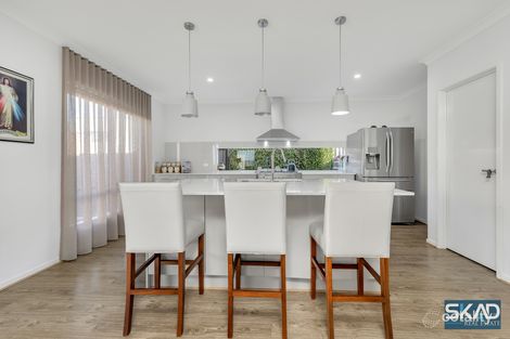 Property photo of 272 Newbury Boulevard Craigieburn VIC 3064