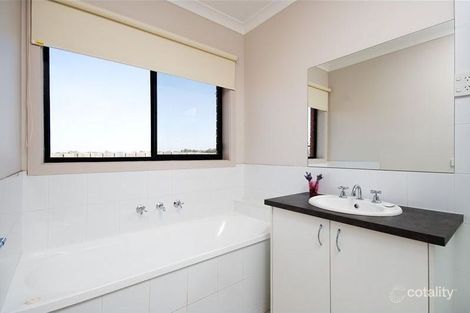 Property photo of 5 Flower Gum Crescent Tarneit VIC 3029