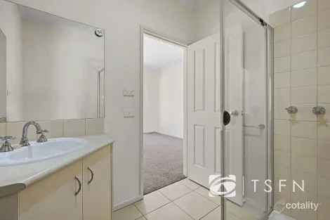 Property photo of 7 Cardogen Place Kennington VIC 3550