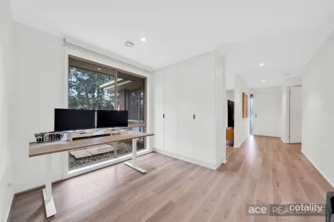 Property photo of 4 Seabrook Boulevard Seabrook VIC 3028