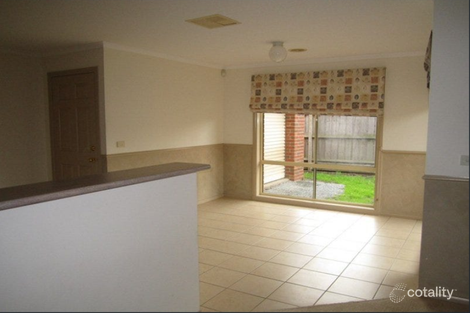 Property photo of 8 Spring Water Crescent Cranbourne VIC 3977