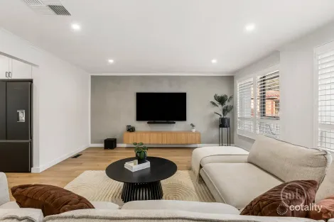 Property photo of 61 Lea Crescent Bundoora VIC 3083