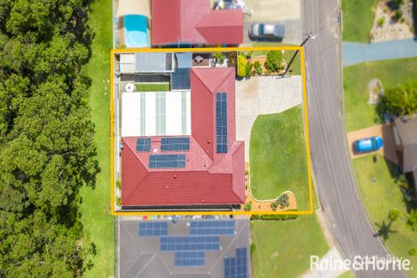4 Charlotte Cl, Bateau Bay, NSW 2261