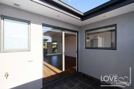 Property photo of 2/14 Croft Crescent Reservoir VIC 3073