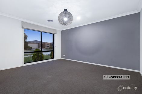 Property photo of 14 Valencia Circuit Cranbourne VIC 3977