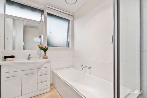 Property photo of 6 Rosings Court Notting Hill VIC 3168