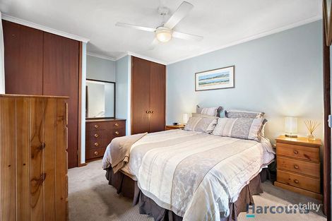 Property photo of 21 Semillon Grove Mount Clear VIC 3350