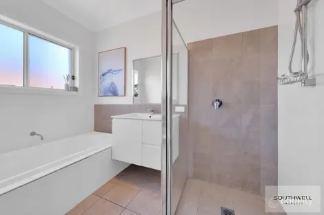 Property photo of 23 Borrowdale Close North Tamworth NSW 2340