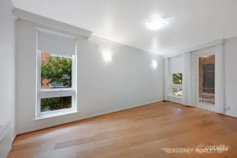 Property photo of 2/29 Narong Road Caulfield North VIC 3161