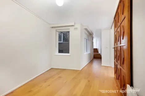 Property photo of 2/29 Narong Road Caulfield North VIC 3161