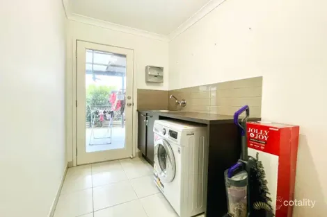 Property photo of 25 Compton Way Clyde North VIC 3978