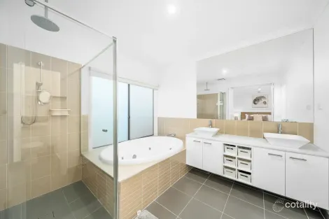 Property photo of 32 Brownlow Drive Point Cook VIC 3030