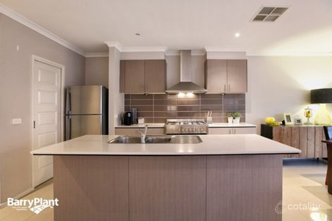 Property photo of 16 Cockatiel Circuit Craigieburn VIC 3064