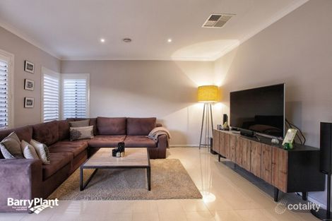 Property photo of 16 Cockatiel Circuit Craigieburn VIC 3064