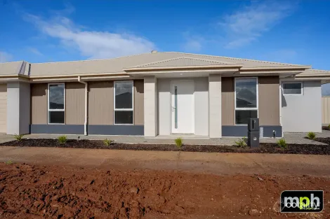 2 Streeton Rd, Munno Para, SA 5115