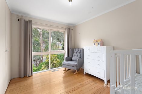 Property photo of 33 Glenister Drive Eltham VIC 3095