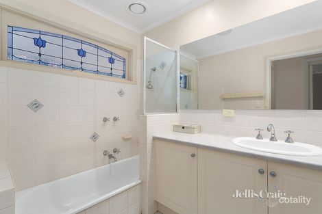 Property photo of 33 Glenister Drive Eltham VIC 3095