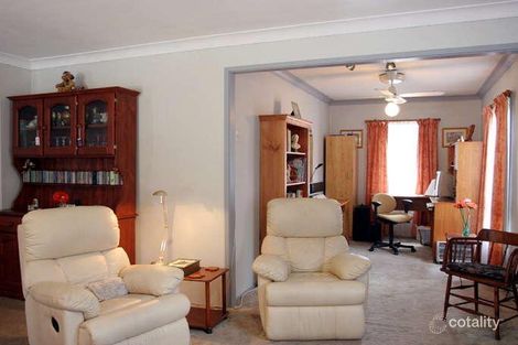 Property photo of 28 Railway Parade Warrimoo NSW 2774