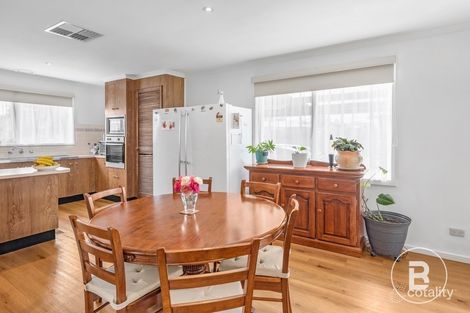 Property photo of 2 Morrison Drive Darley VIC 3340