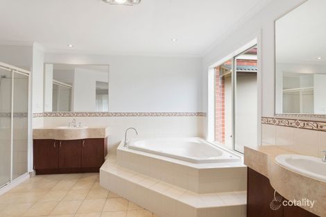 Property photo of 13 Clarendon Close Strathfieldsaye VIC 3551