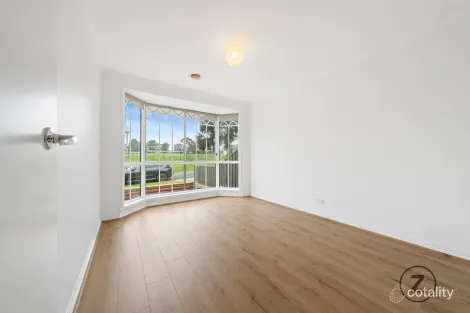 Property photo of 15 Rostron Way Roxburgh Park VIC 3064