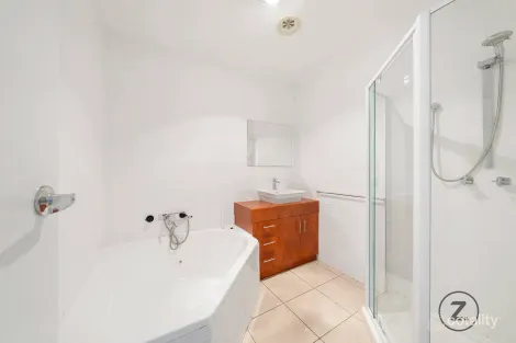 Property photo of 15 Rostron Way Roxburgh Park VIC 3064