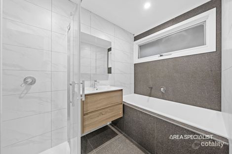 Property photo of 5 Kooyong Close Hampton Park VIC 3976