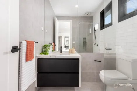 Property photo of 10 Hewitts Road Carnegie VIC 3163