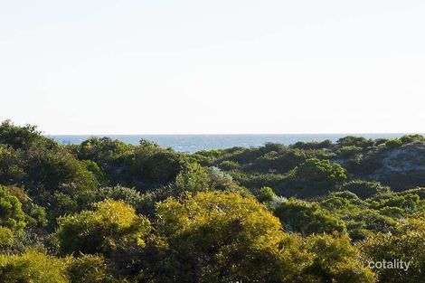 Property photo of 38 Lowlands Crescent Secret Harbour WA 6173