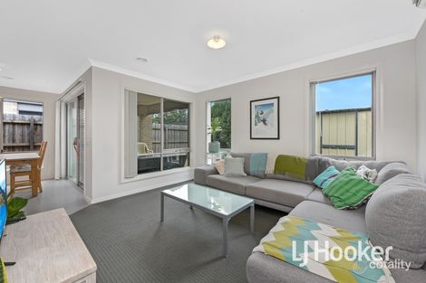 Property photo of 6/30 Sir Thomas Drive Pakenham VIC 3810
