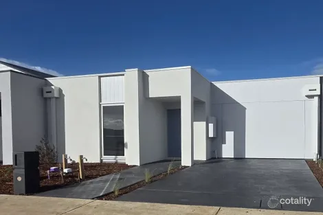 15 Magdala Rd, Clyde North, VIC 3978