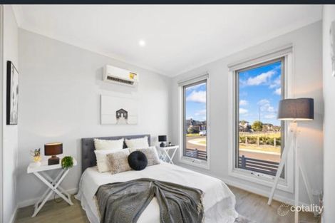 Property photo of 9 Ficus Way Rockbank VIC 3335