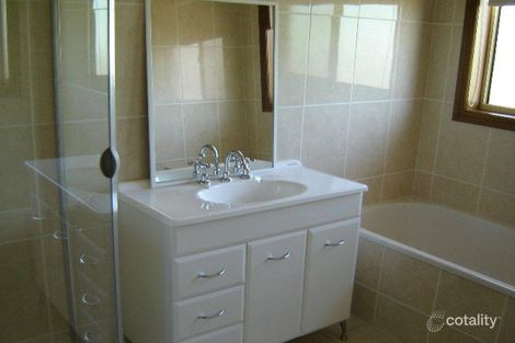 Property photo of 19 Stonehaven Circuit Queanbeyan East NSW 2620