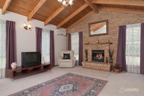 Property photo of 4 Laura Lane Mooroolbark VIC 3138