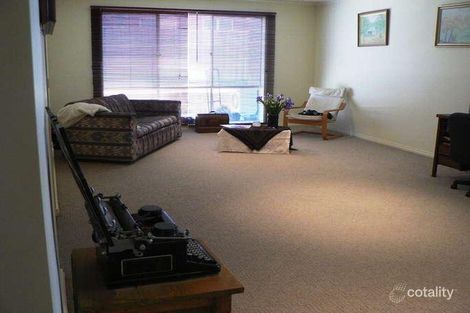 Property photo of 61 Robb Drive Romsey VIC 3434