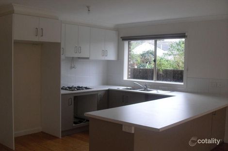 Property photo of 2/17 Henry Street Pakenham VIC 3810