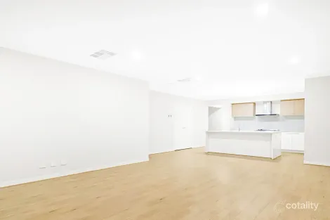 Property photo of 45 Dahlia Crescent Mickleham VIC 3064