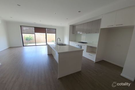 Property photo of 8 Quarter Circuit Springvale VIC 3171