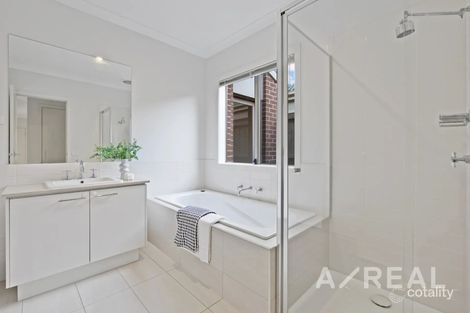 Property photo of 10 Maslin Walk Point Cook VIC 3030