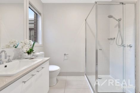 Property photo of 10 Maslin Walk Point Cook VIC 3030