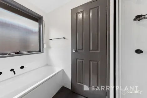 Property photo of 28 Shepherds Grove Kings Park VIC 3021