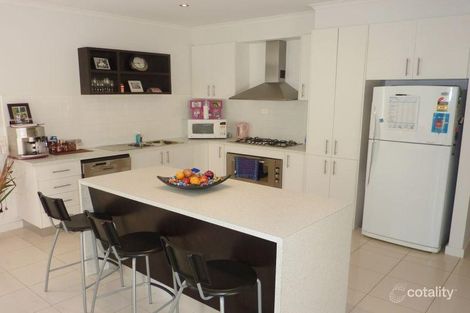 Property photo of 10 Wattlepark Street Caroline Springs VIC 3023